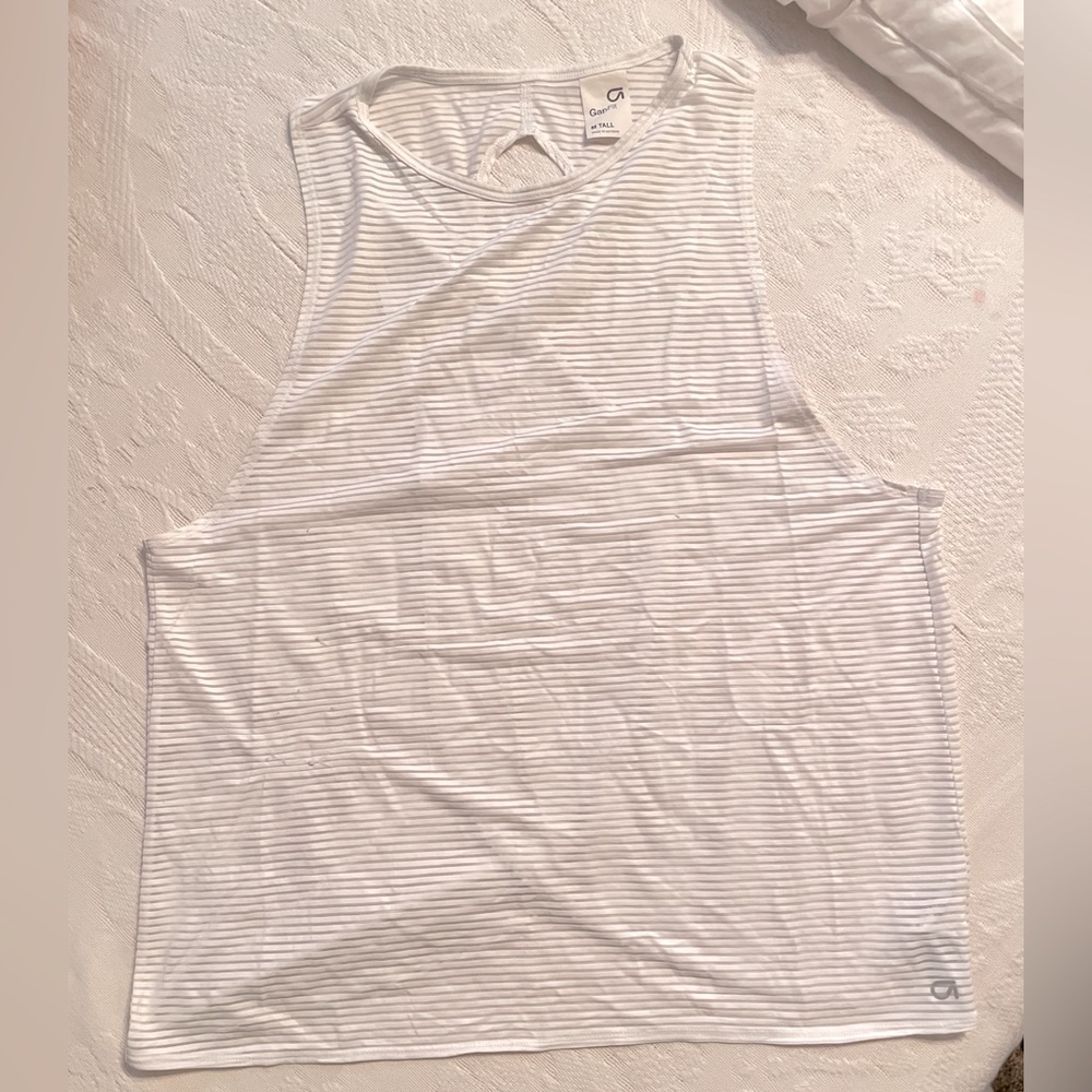 GAP Fit White Athletic Lightweight Curved Hem Muscle Tee Top Size Medium